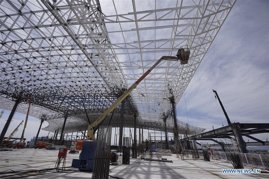 Photo taken on May 30, 2019 shows the construction site of the Zhangjiakou Station of the Beijing-Zhangjiakou high-speed railway in Zhangjiakou, north China\'s Hebei Province. The main structure of the Zhangjiakou Station has been basically completed. (Xinhua/Xing Guangli)