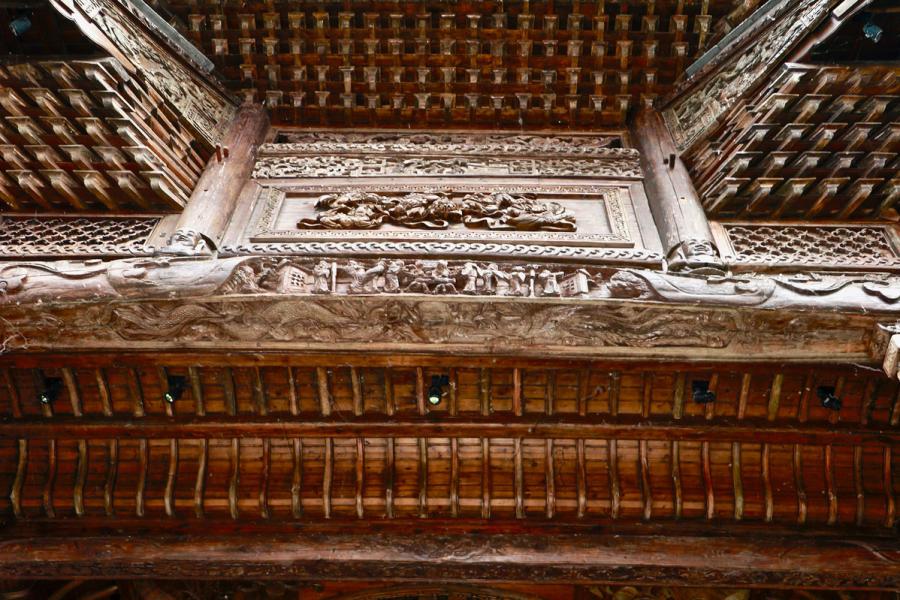 A part of an ancient building in the Bengbu Ancient Residence Exhibition Park, based in Bengbu city of East China\'s Anhui province on May 28, 2019. （By Zhu Lixin/chinadaily.com.cn）