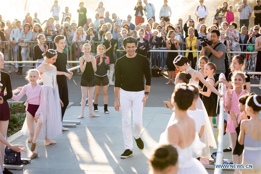 Ballet dancer Nikolay Tsiskaridze (C) is seen at his ballet master class during the World Ballet Holidays Festival in Moscow, Russia, on June 1, 2019. The World Ballet Holidays Festival is held from May 31 to June 2 at VDNH exhibition complex in Moscow. One of the highlights of the festival is an outdoor ballet class conducted by ballet dancer Nikolay Tsiskaridze. (Xinhua/Maxim Chernavsky)