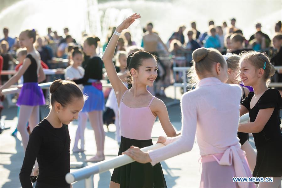 Ballet dancers get ready for a ballet master class by Nicolay Tsiskaridze during The World Ballet Holidays Festival in Moscow, Russia, on June 1, 2019. The World Ballet Holidays Festival is held from May 31 to June 2 at VDNH exhibition complex in Moscow. One of the highlights of the festival is an outdoor ballet class conducted by ballet dancer Nikolay Tsiskaridze. (Xinhua/Maxim Chernavsky)