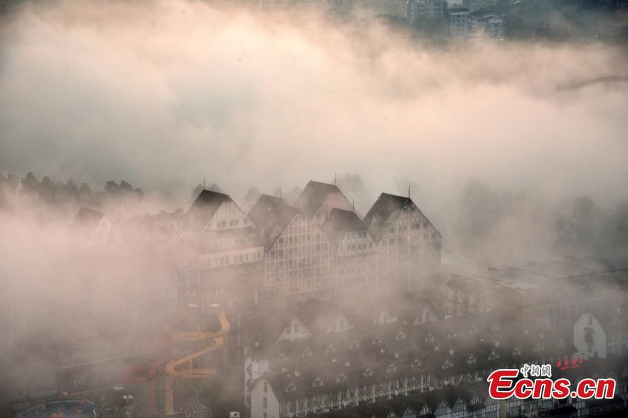 Fog shrouds buildings in the Wine Town, near the Yangtze River, in Fuling District, Chongqing Municipality, June 2, 2019. (Photo: China News Service/Shi Wei)