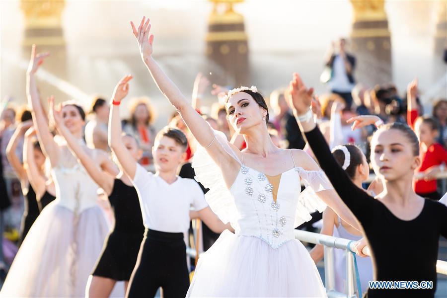 Dancers take part in a ballet master class by Nikolay Tsiskaridze during The World Ballet Holidays Festival in Moscow, Russia, on June 1, 2019. The World Ballet Holidays Festival is held from May 31 to June 2 at VDNH exhibition complex in Moscow. One of the highlights of the festival is an outdoor ballet class conducted by ballet dancer Nikolay Tsiskaridze. (Xinhua/Maxim Chernavsky)