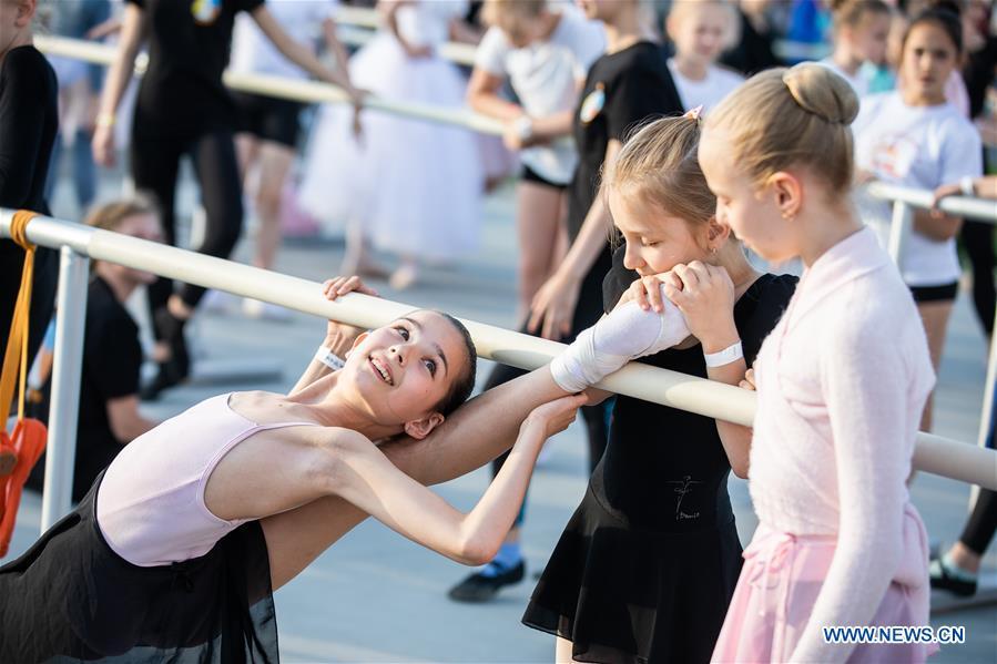 Ballet dancers get ready for a ballet master class by Nikolay Tsiskaridze during The World Ballet Holidays Festival, in Moscow, Russia, on June 1, 2019. The World Ballet Holidays Festival is held from May 31 to June 2 at VDNH exhibition complex in Moscow. One of the highlights of the festival is an outdoor ballet class conducted by ballet dancer Nikolay Tsiskaridze. (Xinhua/Maxim Chernavsky)