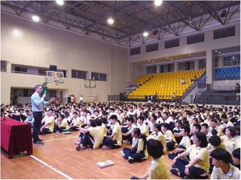 Haase speaks to local high school students in Changsha, Central China\'s Hunan Province. (Photo provided to chinadaily.com.cn)

As the liaison to the Canadian Consulate in Hunan province, Haase helps to promote Chinese culture in Canada. Now his focus has shifted to education. Haase believes that human development is inseparable from education. As an international student, he strongly encourages all students to visit the world outside.

Talking about his future work plans, Haase hopes to invite more Canadian students to come to China and come to Hunan to introduce them to the real China.