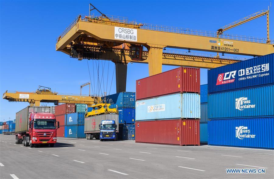 Cargo trucks are seen at a railway container freight center in Manzhouli, a border port with Russia, in north China\'s Inner Mongolia Autonomous Region, Sept. 6, 2018. (Xinhua/Peng Yuan)