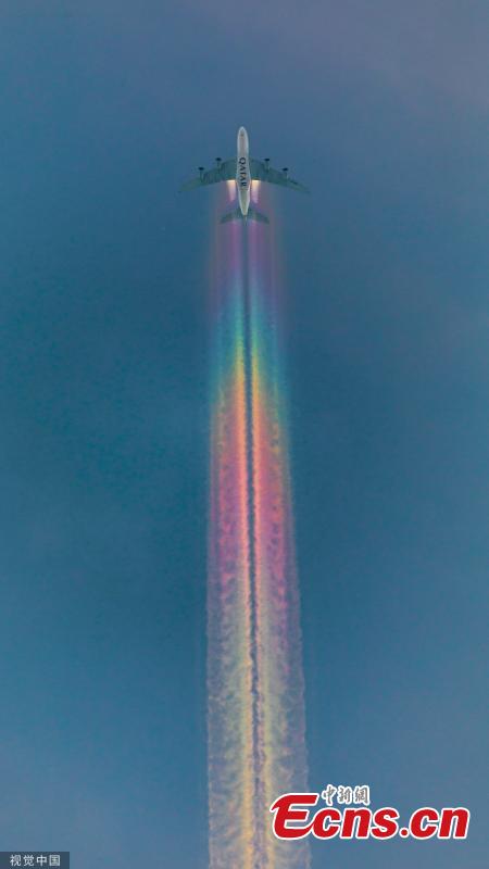 A Qatar Airways plane was caught brightening up the skies with a spectacular rainbow trail from its wings. The aircraft was spotted emitting the incredible multi-coloured clouds, also known as a rainbow contrail, as it flew over Bamberg, Germany. (Photo/VCG)