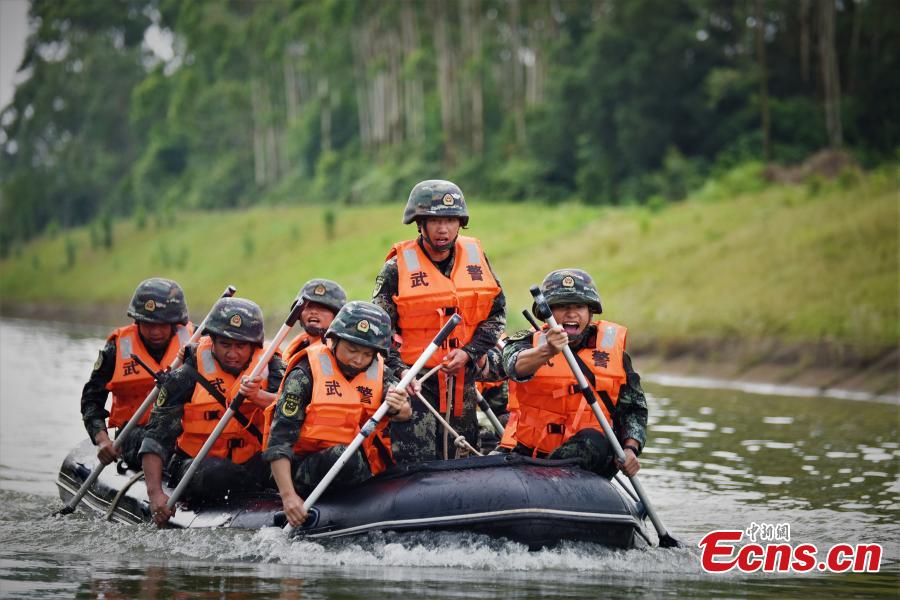Armed police undergo intensive training programs that included searches in the mountains and forests of Guangxi Zhuang Autonomous Region, June 4, 2019. The training aims to enhance preparedness under harsh environments and complex conditions. (Photo: China News Service/Yang Chen and Yu Haiyang)