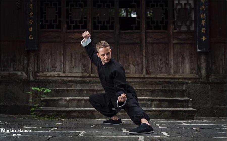 Haase performs tai chi. (Photo provided to chinadaily.com.cn)

Haase first became interested in Chinese medicine when he was in Canada. After graduating from high school, he entered the Oshio College of Acupuncture & Herbology in Victoria. Haase\'s teacher then was from Hunan.

\