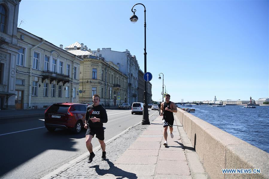 People run by the Neva river in St. Petersburg, Russia, June 3, 2019. St. Petersburg is Russia\'s second largest city. (Xinhua/Sadat)
