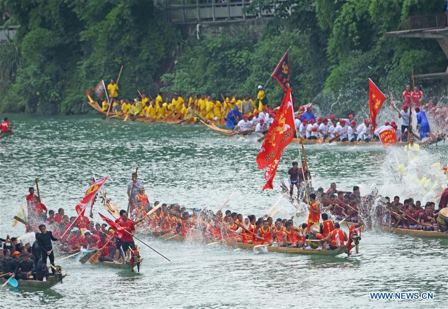 People participate in a dragon boat race in Jinjiang River in Tongren City, southwest China\'s Guizhou Province, June 5, 2019. A dragon boat championship was held in Tongren on Wednesday to celebrate the upcoming Dragon Boat Festival, which falls on June 7 this year. (Xinhua/Long Yuanbin)