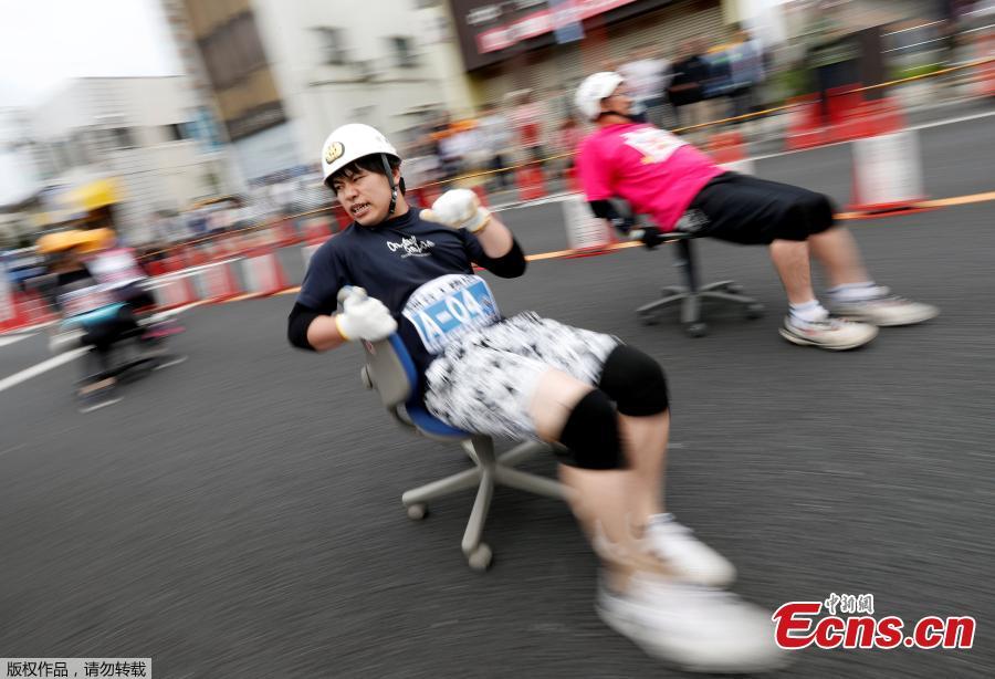 Racers compete during ISU-1 Hanyu Grand Prix, while taking part in the office chair race ISU-1 Grand Prix series, in Hanyu, north of Tokyo, Japan, June 9, 2019. The rattle of tiny plastic wheels echoed through the normally sleepy streets of Hanyu on Sunday morning as the small city 60 kilometers north of Tokyo played host to the Japan office chair ‘Isu’ grand prix.(Photo/Agencies)