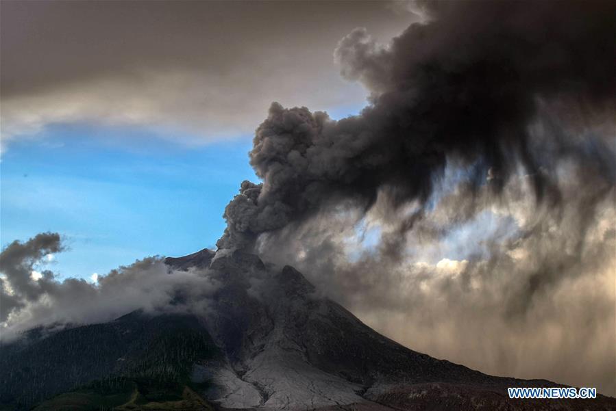 The photo taken on June 9, 2019 shows Mount Sinabung spewing thick ash in Karo, North Sumatra, Indonesia. A column of thick ash was spewed seven km high to the sky from the crater of Mount Sinabung volcano in Sumatra Island of western Indonesia on Sunday, the country\'s national volcanology agency said. (Xinhua/Anto Sembiring)