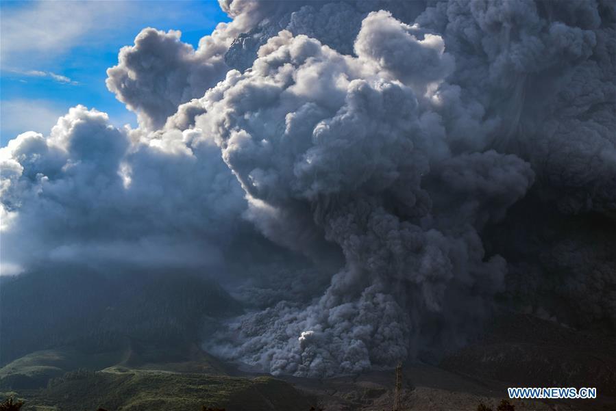 The photo taken on June 9, 2019 shows Mount Sinabung spewing thick ash in Karo, North Sumatra, Indonesia. A column of thick ash was spewed seven km high to the sky from the crater of Mount Sinabung volcano in Sumatra Island of western Indonesia on Sunday, the country\'s national volcanology agency said. (Xinhua/Anto Sembiring)