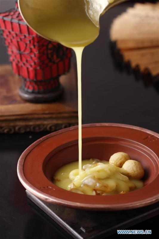 The undated photo shows Emperor\'s Jar at Bistro Na\'s in Temple City, Los Angeles, the United States. Bistro Na\'s in Los Angeles made headlines this week with the announcement that it had been awarded a coveted Michelin Star by the famed Michelin Restaurant Guide. This special ranking broke Michelin\'s 10-year absence from Los Angeles, and made Bistro Na\'s the only Chinese restaurant in Southern California to be so honored. (Xinhua/Bistro Na\'s)