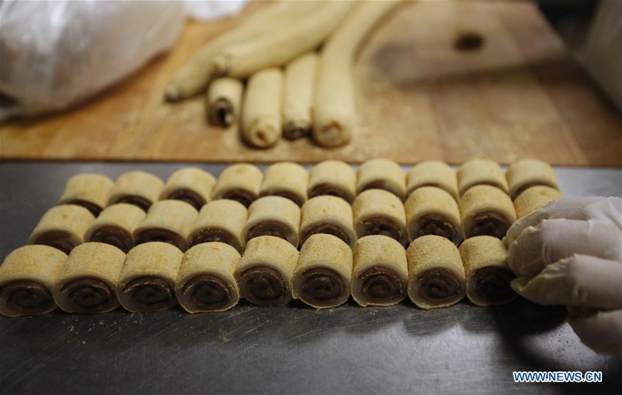 A chef makes the traditional Chinese snack Sweet Rice Roll at the kitchen of Bistro Na\'s in Temple City, Los Angeles, the United States, on June 7, 2019. Bistro Na\'s in Los Angeles made headlines this week with the announcement that it had been awarded a coveted Michelin Star by the famed Michelin Restaurant Guide. This special ranking broke Michelin\'s 10-year absence from Los Angeles, and made Bistro Na\'s the only Chinese restaurant in Southern California to be so honored. (Xinhua/Li Ying)