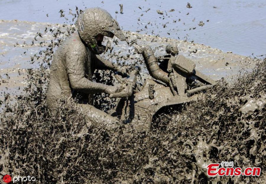 A man drives his quad bike through a mud pool at the International Off-road Festival in somogybabod, Hungary on June 8, 2019. The annual festival is the largest off-road event in Europe, featuring some 1,200 amateur race vehicles and more than 20 thousand participants. (Photo/IC)