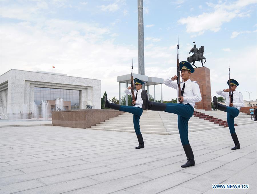 Honor guards are seen at the Ala Too Square in Bishkek, capital of Kyrgyzstan, on June 9, 2019. (Xinhua/Bi Xiaoyang)
