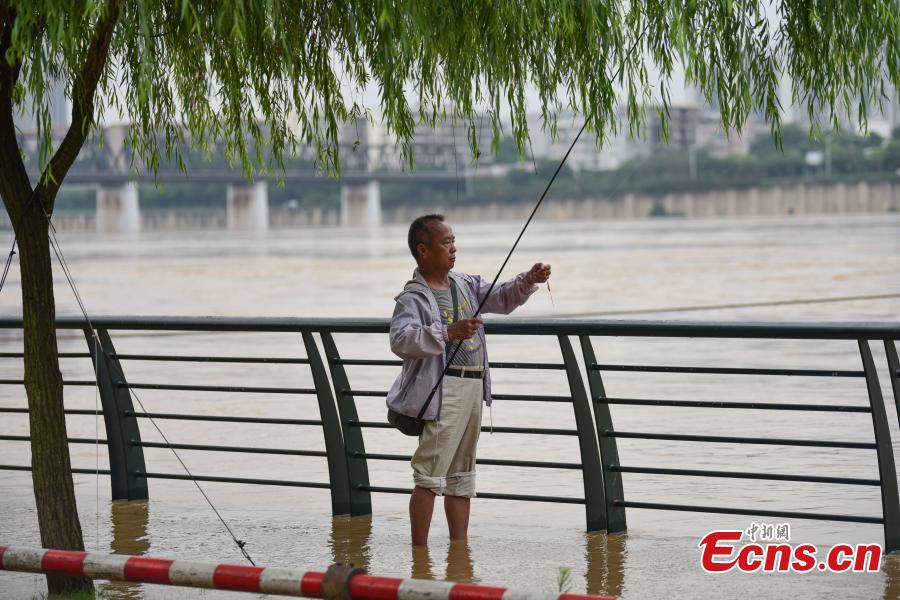 A man fishes near the Liujiang River after heavy rainfall upstream in Liuzhou City, Southwest China’s Guangxi Zhuang Autonomous Region, June 10, 2019. (Photo: China News Service/Wang Yizhao)