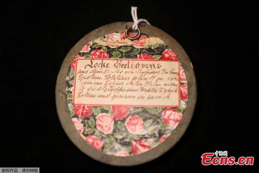 The reverse of the frame holding a lock of German composer Ludwig van Beethoven\'s hair is seen on display ahead of a Sotheby\'s auction, in London, Britain June 10, 2019.(Photo/Agencies)