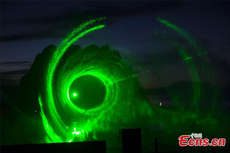 An open-air show at the Wudalianchi Scenic Area in Heilongjiang Province makes innovative use of a 400-sqm water area, lighting, 3D images and fireworks to create a large-scale performance based on a traditional fairytale about two fighting dragons. The name Wudalianchi means \