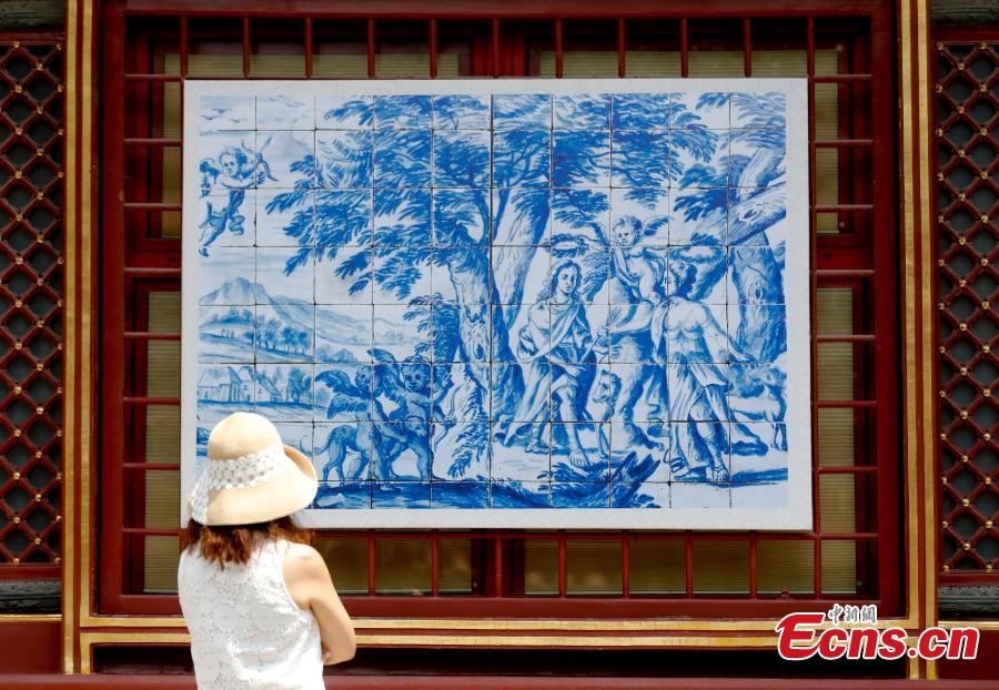An exhibition titled ‘The Land of the Glazed Cities: 500 Years of Azulejo in Portugal’ opens in the Palace of Eternal Longevity (Yongshou gong) at the Palace Museum in Beijing, June 11, 2019. As the first exhibition jointly organized by the Palace Museum and the Museu Nacional do Azulejo, it showcases more than 50 of the most exquisite works of Portuguese azulejo (a form of painted tilework) from the sixteenth to twenty-first centuries. Since each work comprises many individual tiles, the total number of tiles to be displayed is approximately 5,000. (Photo: China News Service/Du Yang)