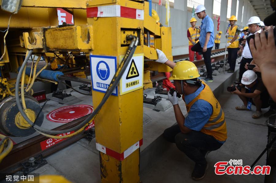 The entire track-laying construction for the Beijing-Zhangjiakou high-speed railway was completed on June 12, 2019. The railway is 174 kilometers long, which is an important traffic guarantee measure for the Beijing Winter Olympic Games in 2022. After completion, the time from Beijing to Zhangjiakou by train will be shortened from three hours to less than one hour, which is of great significance for promoting the coordinated development of Beijing, Tianjin and Hebei and also connecting the western region.(Photo/VCG)