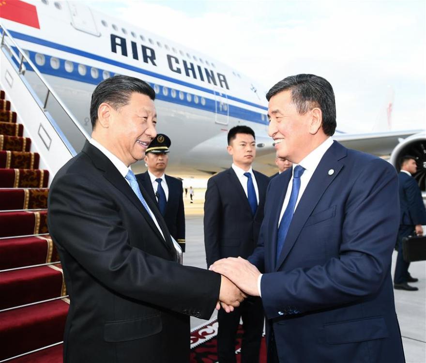 Chinese President Xi Jinping arrives in Bishkek, Kyrgyzstan, June 12, 2019. Kyrgyz young people present flowers, bread and honey to Xi as a way to welcome distinguished guest. Xi arrived here Wednesday for a state visit to Kyrgyzstan and the 19th Shanghai Cooperation Organization (SCO) summit. (Xinhua/Li Xueren)