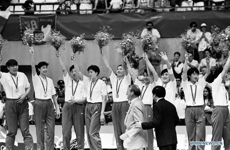 Members of the women\'s basketball team of China wave to the spectators during the awarding ceremony after winning the silver medal at the 25th Olympic Games in Barcelona, Spain, Aug. 7, 1992. This year marks the 70th anniversary of the founding of the People\'s Republic of China (PRC). On April 5, 1959, Rong Guotuan won the champion of the men\'s singles event at the 25th ITTF World Table Tennis Championships in Dortmund, Germany, becoming China\'s first ever world champion. Chinese players have made more achievements during the 60 years since then. (Xinhua/Cheng Zhishan)