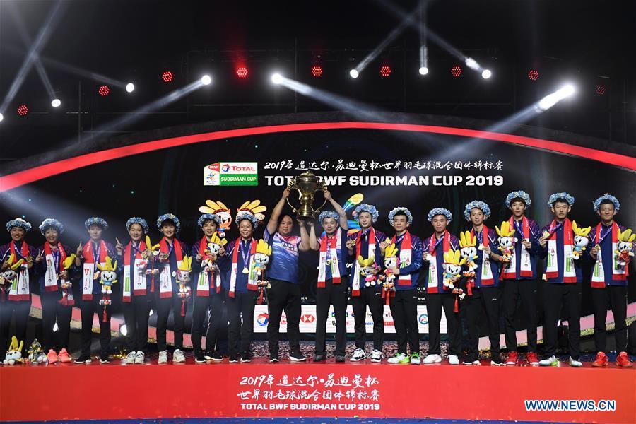 Team China attends the awarding ceremony of the Sudirman Cup badminton tournament after winning the title in Nanning, capital of south China\'s Guangxi Zhuang Autonomous Region, May 26, 2019. This year marks the 70th anniversary of the founding of the People\'s Republic of China (PRC). On April 5, 1959, Rong Guotuan won the champion of the men\'s singles event at the 25th ITTF World Table Tennis Championships in Dortmund, Germany, becoming China\'s first ever world champion. Chinese players have made more achievements during the 60 years since then. (Xinhua/Li Jundong)