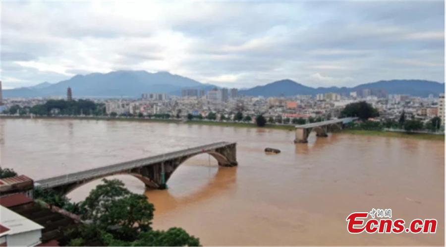 Photo taken on June 14, 2019 shows the collapsed Zijin Bridge in Yuancheng District, Heyuan City, Guangdong Province. Two vehicles plunged to the water when the bridge fell at around 2 am on Friday, with one person rescued. Search and rescue efforts are still underway and the cause of the collapse is under investigation.  (Photo provided by the Publicity Department of the CPC Heyuan Committee)
