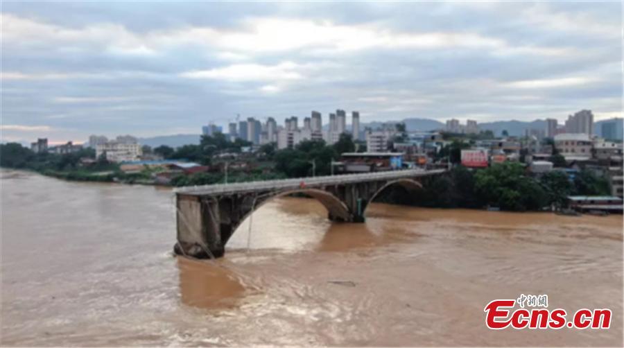 Photo taken on June 14, 2019 shows the collapsed Zijin Bridge in Yuancheng District, Heyuan City, Guangdong Province. Two vehicles plunged to the water when the bridge fell at around 2 am on Friday, with one person rescued. Search and rescue efforts are still underway and the cause of the collapse is under investigation.  (Photo provided by the Publicity Department of the CPC Heyuan Committee)