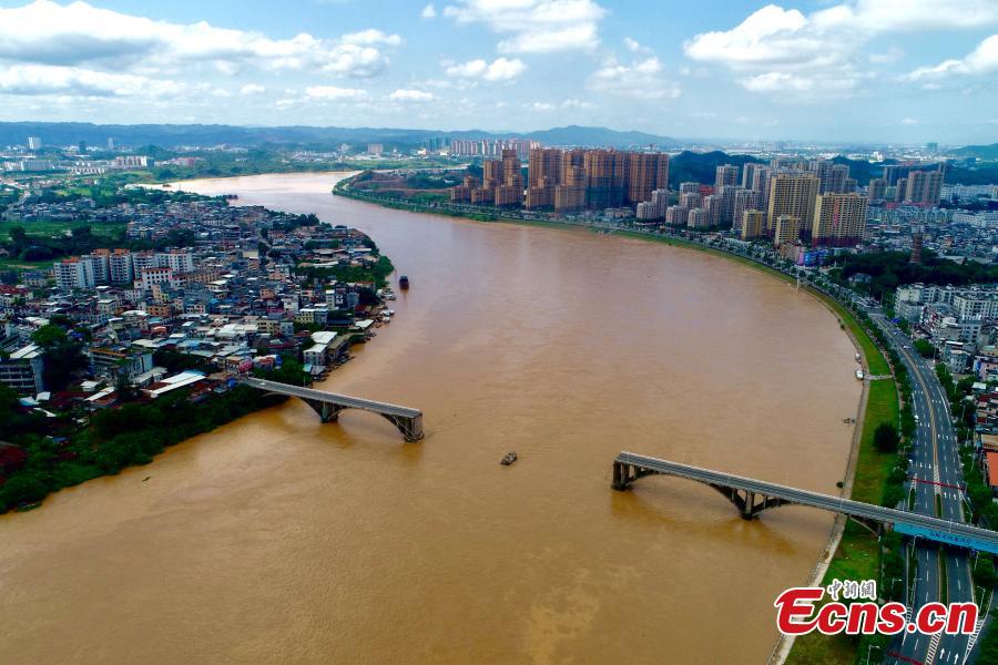 Photo taken on June 14, 2019 shows the collapsed Zijin Bridge in Yuancheng District, Heyuan City, Guangdong Province. Two vehicles plunged to the water when the bridge fell at around 2 am on Friday, with one person rescued. Search and rescue efforts are still underway and the cause of the collapse is under investigation.  (Photo provided by the Publicity Department of the CPC Heyuan Committee)