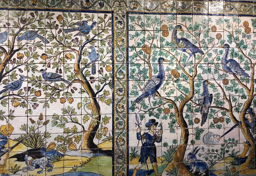 (Photo by WANG KAIHAO/CHINA DAILY)

Some 19th-century panels that adorned restaurants depict vivid scenes of sausages being smoked in kitchens.

Many of the other exhibited works come from subway stations, where generations of people examined them while waiting for their trains.

Grand Panorama of Lisbon, which was created around 1700 and is one of the most important collections in the National Azulejo Museum of Portugal, is also in Beijing. It portrays landmarks in Lisbon, including St. George\'s Castle, the Monastery of Jeronimos and the Tower of Belem.

Nevertheless, azulejo art is not limited to nostalgia.

The modern exhibits of the show have been donated by artists, who have gone beyond traditional themes like religion and landscapes to explore more experimental patterns of contemporary art. New approaches and materials like photomosaic techniques used to make plaques in relief, and copper-mound have created new areas of expression.