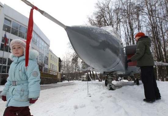 A Yakovlev Yak-141 Soviet supersonic short takeoff and vertical landing fighter aircraft is displayed at the Vadim Zadorozhny Technical Museum in Moscow in 2011. The aircraft was used for testing, but did not enter active service. (Photo Provided To China Daily) A Yakovlev Yak-141 Soviet supersonic short takeoff and vertical landing fighter aircraft is displayed at the Vadim Zadorozhny Technical Museum in Moscow in 2011. The aircraft was used for testing, but did not enter active service. (Photo Provided To China Daily)