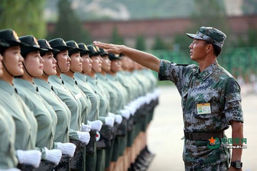 Female honor guards are trained at a camp in Beijing ahead of a military parade planned for September 3. (Photo/81.cn) Female honor guards are trained at a camp in Beijing ahead of a military parade planned for September 3. (Photo/81.cn)