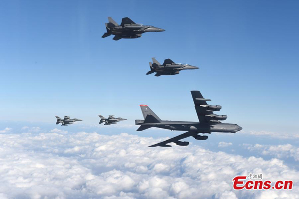 Photo taken on January 10, 2016 shows a U.S. B-52 Stratofortress (bottom R) flying with South Korean F-15K fighter jets (top) and U.S. F-16 fighter jets (bottom L) over South Korea. (Photo/Agencies) Photo taken on January 10, 2016 shows a U.S. B-52 Stratofortress (bottom R) flying with South Korean F-15K fighter jets (top) and U.S. F-16 fighter jets (bottom L) over South Korea. (Photo/Agencies)