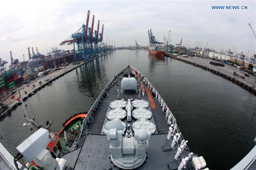 Chinese naval missile destroyer Ji'nan arrives at a port of Jakarta, Indonesia, Jan. 24, 2016. Chinese navy's Fleet 152 on Sunday arrived in Jakarta, starting a five-day visit which is the final stop of its trip around the globe. (Photo: Xinhua/Zeng Tao) Chinese naval missile destroyer Ji'nan arrives at a port of Jakarta, Indonesia, Jan. 24, 2016. Chinese navy's Fleet 152 on Sunday arrived in Jakarta, starting a five-day visit which is the final stop of its trip around the globe. (Photo: Xinhua/Zeng Tao)