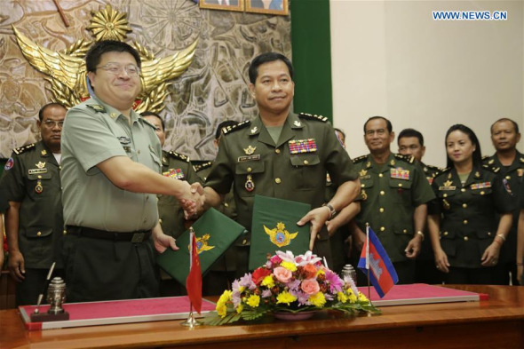 Li Ningya (L front), military attache of the Chinese Embassy to Cambodia, shakes hands with Phorn Nara (R front), director of the Cambodian Defense Ministry's telecommunications department in Phnom Penh, Cambodia, Sept. 21, 2016. (Photo: Xinhua/Phearum) Li Ningya (L front), military attache of the Chinese Embassy to Cambodia, shakes hands with Phorn Nara (R front), director of the Cambodian Defense Ministry's telecommunications department in Phnom Penh, Cambodia, Sept. 21, 2016. (Photo: Xinhua/Phearum)