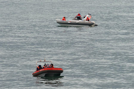 Photo taken on Dec. 25, 2016 shows the rescue operation on the Black Sea coast at the crash site of Russian Defense Ministry's Tu-154 aircraft. Several bodies have been found at the crash site of a missing Russian military Tu-154 aircraft in the Black Sea, Russian media reported Sunday, citing the Defense Ministry press service. (Photo: Xinhua/Sputnik) Photo taken on Dec. 25, 2016 shows the rescue operation on the Black Sea coast at the crash site of Russian Defense Ministry's Tu-154 aircraft. Several bodies have been found at the crash site of a missing Russian military Tu-154 aircraft in the Black Sea, Russian media reported Sunday, citing the Defense Ministry press service. (Photo: Xinhua/Sputnik)