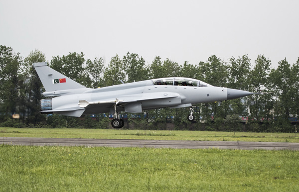 A dual-seat FC-1B trainer/fighter jet makes its maiden flight on Thursday in Chengdu, Sichuan province. (Provided to China Daily) A dual-seat FC-1B trainer/fighter jet makes its maiden flight on Thursday in Chengdu, Sichuan province. (Provided to China Daily)