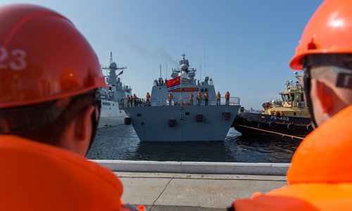 Missile frigate Daqing, one of four Chinese People's Liberation Army navy vessels participating in joint military drills with Russia, docks in Vladivostok on Monday. (Photo/Xinhua) Missile frigate Daqing, one of four Chinese People's Liberation Army navy vessels participating in joint military drills with Russia, docks in Vladivostok on Monday. (Photo/Xinhua)