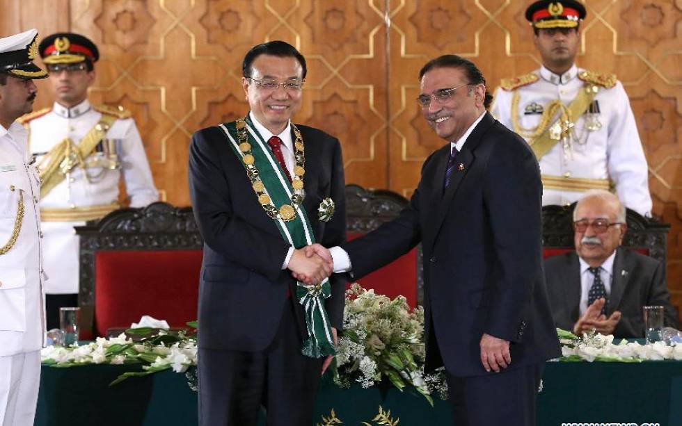 Chinese premier attends medal conferring ceremony in Islamabad