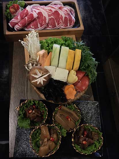 The newly opened CouCou in Beijing offers hotpot and tea culture elements of a medium to high end range.(Photo provided to China Daily) The newly opened CouCou in Beijing offers hotpot and tea culture elements of a medium to high end range.(Photo provided to China Daily)