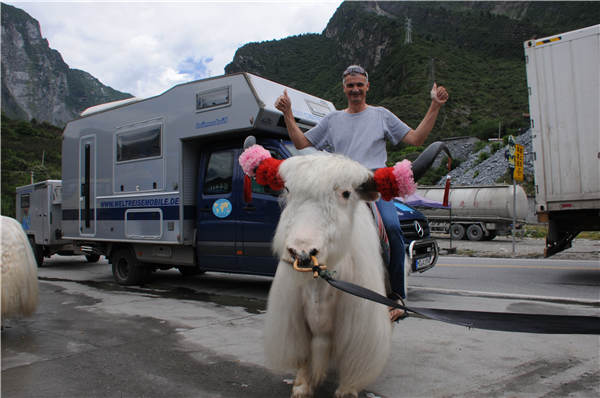 Konstantin Abert during an RV trip to northwestern China. The German has organized RV trips to China 10 times since 2006. Provided to China Daily Konstantin Abert during an RV trip to northwestern China. The German has organized RV trips to China 10 times since 2006. Provided to China Daily