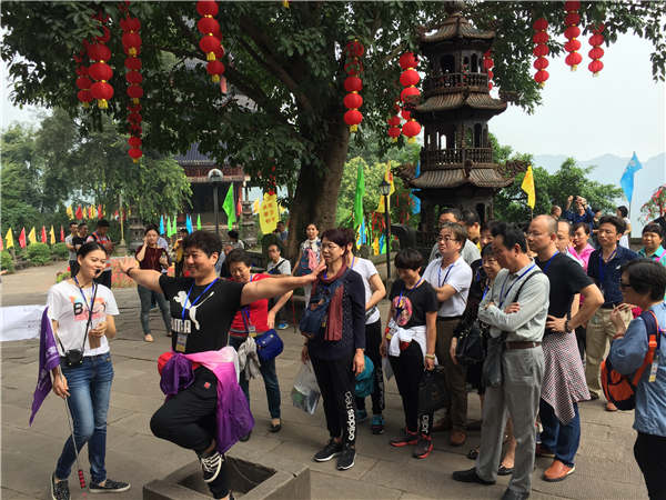 The water town of Suzhou and Chongqing's Fengdu Ghost Town are among the hot tourist destinations during public holidays. (Photo by Yang Feiyue/China Daily) The water town of Suzhou and Chongqing's Fengdu Ghost Town are among the hot tourist destinations during public holidays. (Photo by Yang Feiyue/China Daily)