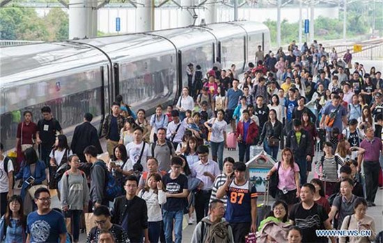 Passengers walk out of the Nanjing Railway Station in Nanjing, Oct 6, 2016. The country witnessed a travel peak on the last two days of the week-long National Day holiday as people started to return to school and work.(Photo/Xinhua) Passengers walk out of the Nanjing Railway Station in Nanjing, Oct 6, 2016. The country witnessed a travel peak on the last two days of the week-long National Day holiday as people started to return to school and work.(Photo/Xinhua)