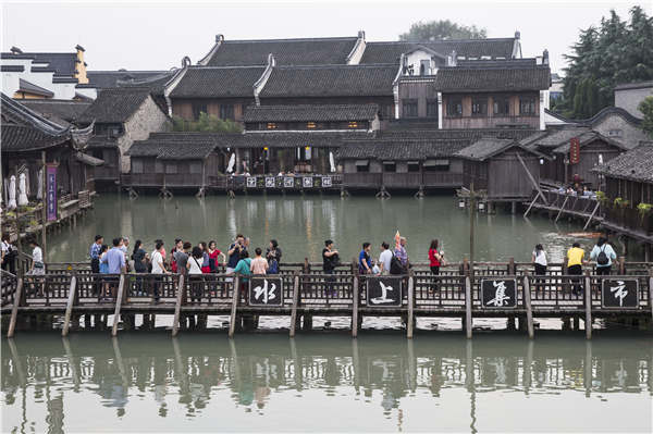 Crisscrossing waterways are now the biggest draw for visitors to Wuzhen, Zhejiang province. Visitors stroll along the banks or hop aboard boats to take in the views. (Photo by Shi Kuihua/For China Daily) Crisscrossing waterways are now the biggest draw for visitors to Wuzhen, Zhejiang province. Visitors stroll along the banks or hop aboard boats to take in the views. (Photo by Shi Kuihua/For China Daily)