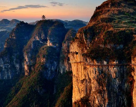 Passes built on the cliffs and a glass suspension bridge are among the highlights of Zhusha ancient town in Guizhou, which has turned from mercury mine site to a tourist hot spot. (Photo provided to China Daily) Passes built on the cliffs and a glass suspension bridge are among the highlights of Zhusha ancient town in Guizhou, which has turned from mercury mine site to a tourist hot spot. (Photo provided to China Daily)