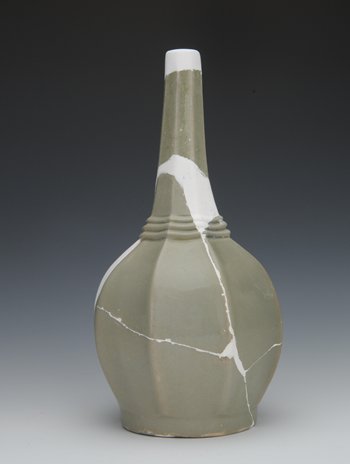 An octagon vase from the Housiao Kiln (Photo/Courtesy of the Palace Museum) An octagon vase from the Housiao Kiln (Photo/Courtesy of the Palace Museum)