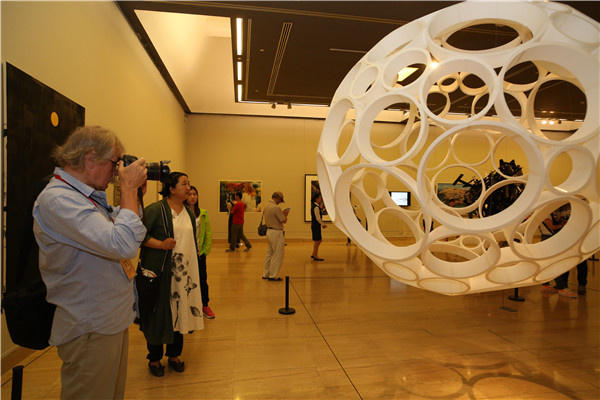 Visitors attend the ongoing Beijing International Art Biennale that features more than 600 paintings, sculptures and installations from more than 100 countries.(Photo provided to China Daily) Visitors attend the ongoing Beijing International Art Biennale that features more than 600 paintings, sculptures and installations from more than 100 countries.(Photo provided to China Daily)